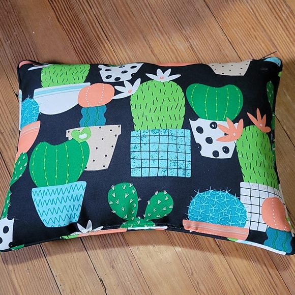 Cactus pillow - Picture 1 of 2
